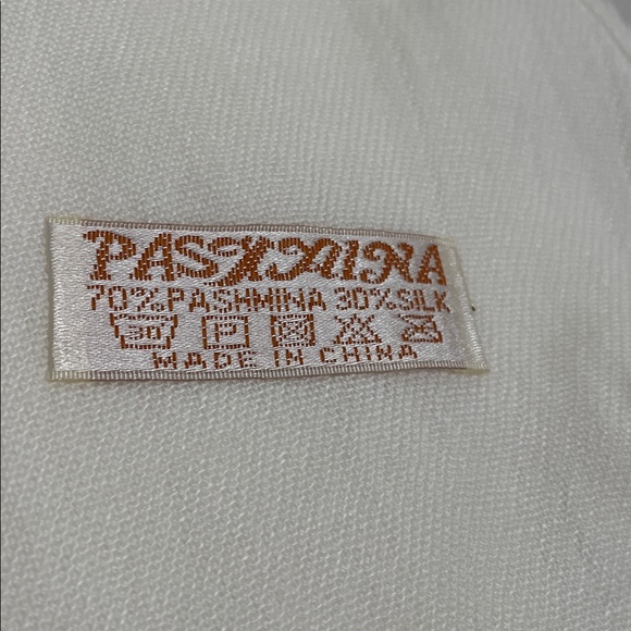 Elegant Cream PASHMINA with Fringe - Picture 3 of 5